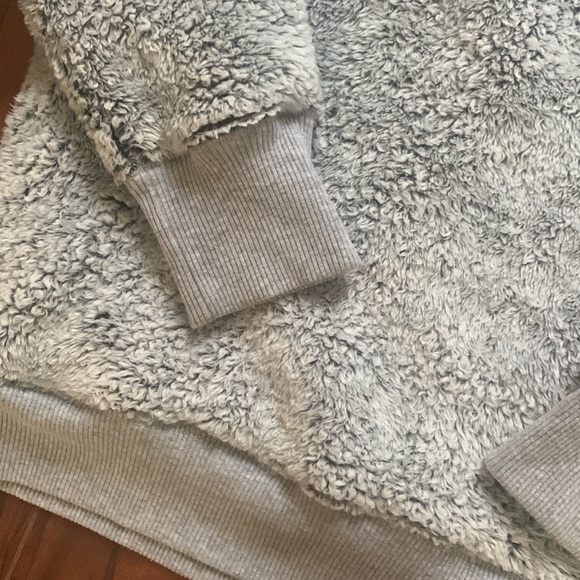 Aerie Fleece - Picture 3 of 3